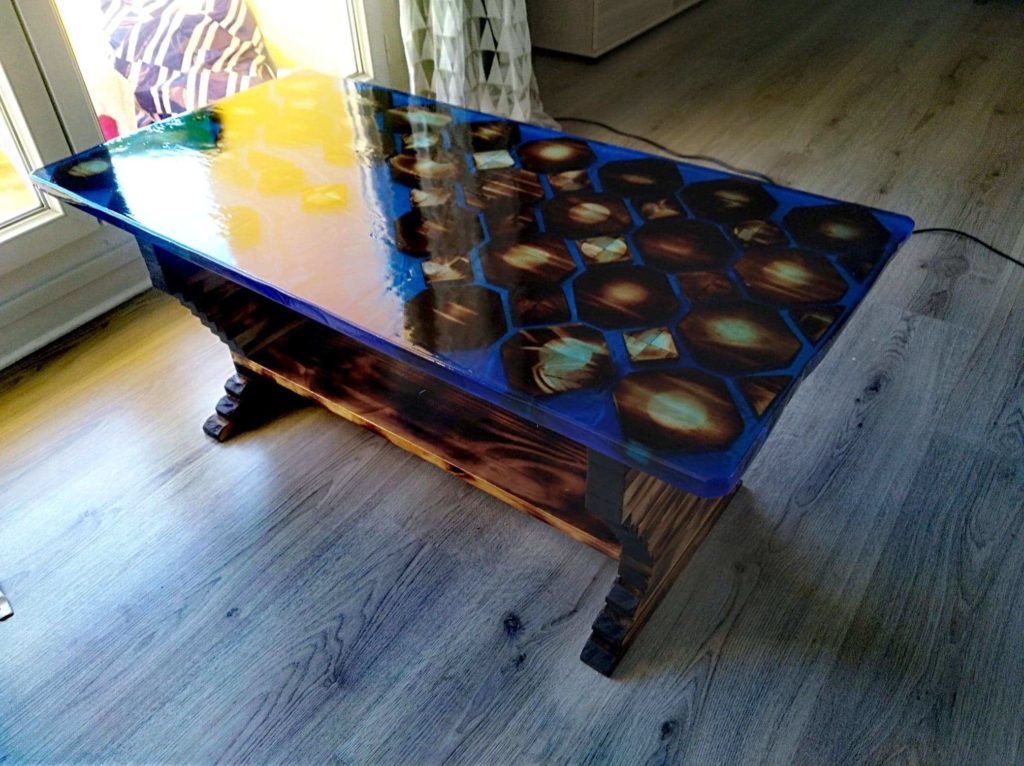 photo table bleue résine