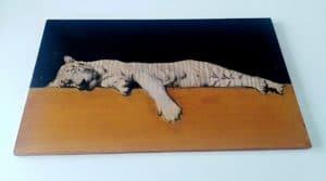 Illusion d'optique réalisé par image lion blanc sur bois